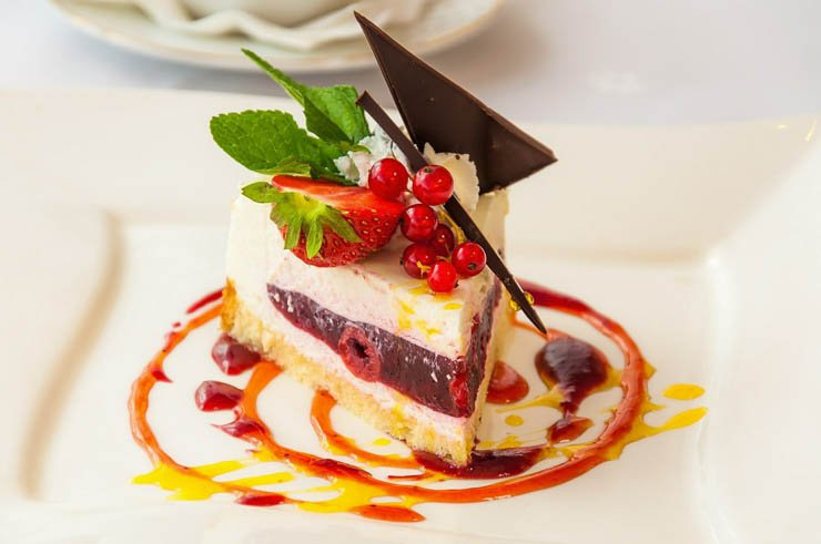 cheese cake strawberry chocolate cream mint dessert restaurant sweet jelly jam