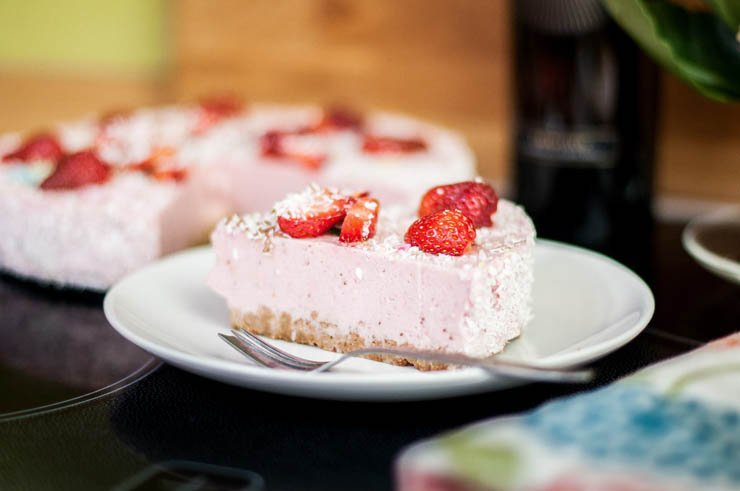 cheese cake strawberry fork plate dessert plate cafe restaurant sweet cream