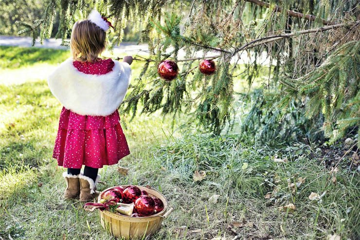 christmas xmas kid kids girl winter festival holiday holidays celeberation ball decoration tree trees decorations