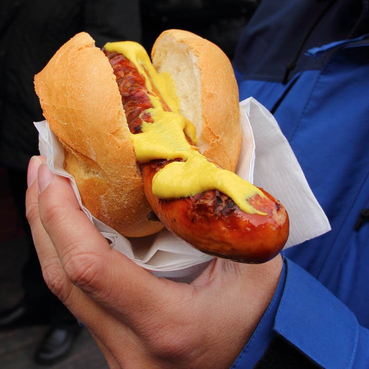 food fast fastfood cook cooking restaurant meal eat eating hotdog street sandwich sauce mustard