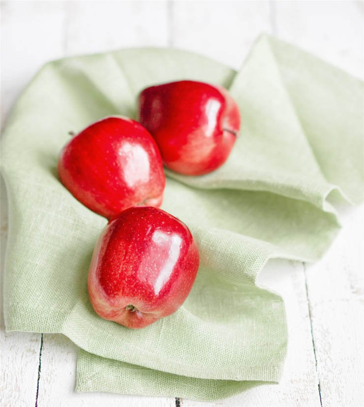 fruit fruits wood health healthy eat food apple red napkin