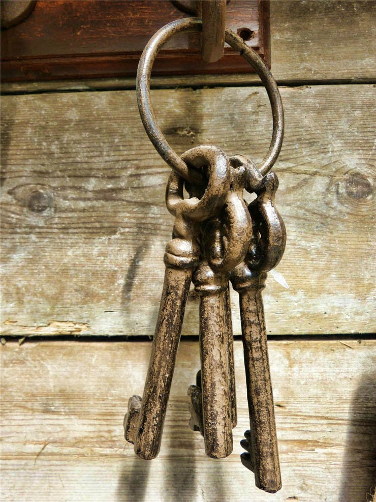 key keys ring metal ancient vintage door lock
