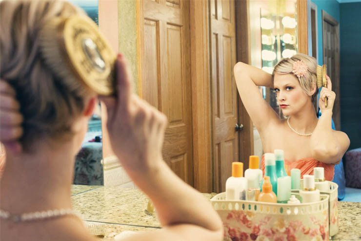 model modeling lady female woman beautiful pose posing fashion style dresser brush hair mirror