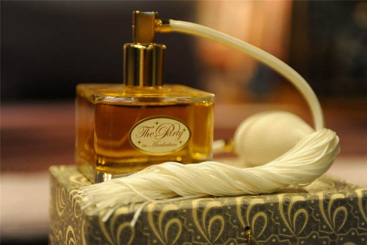 perfume golden bottle luxury smell
