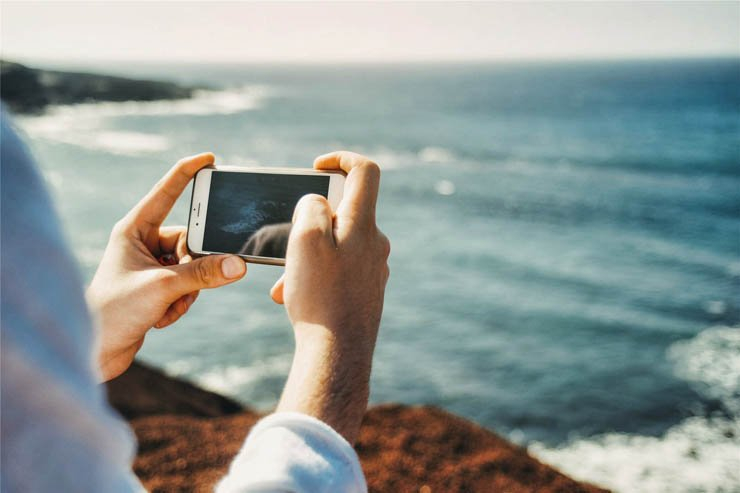 phone mobile cellphone cell tech technology beach sea ocean wave waves photo photography photographer