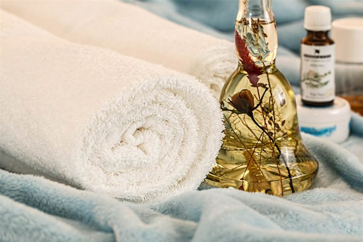 towels essential oil therapy spa massage