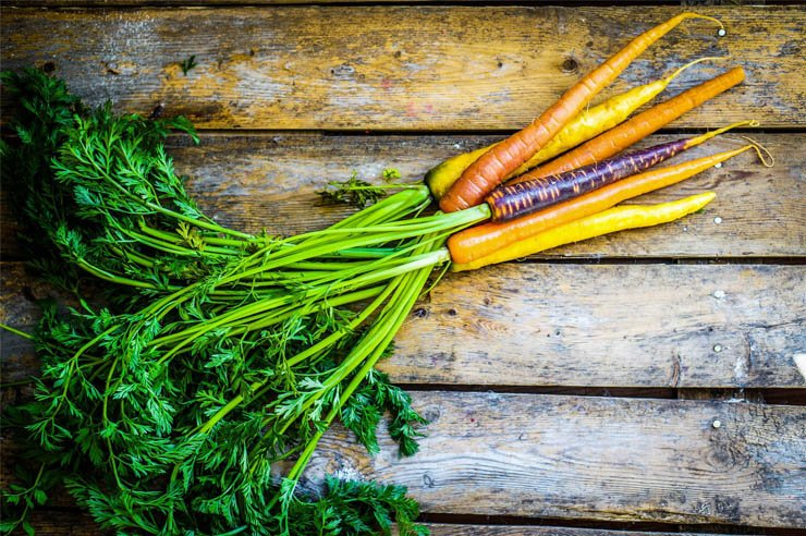 vegetable vegetables salad health healthy food diet eat restaurant carrot table wood wooden