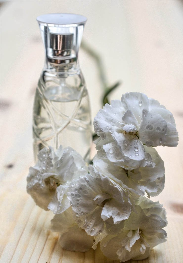 white flowers essential oil product bottle spa