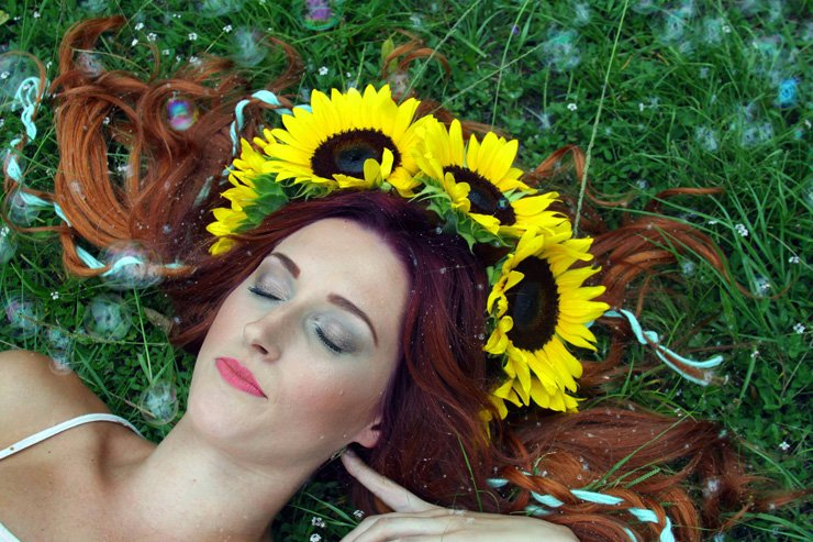 fashion beauty elegant elegance style stylish fashionista fashionable outfit laying down lady woman women makeup flower sunflower grass garden redhead hair crown bubbles