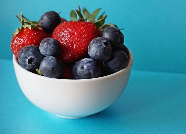 food eat eating nutration berry bowl plate fruit blueberry strawberry