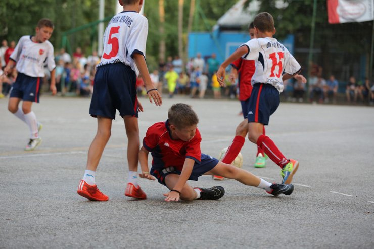 football soccer sport sports play playing fall defence player kids match