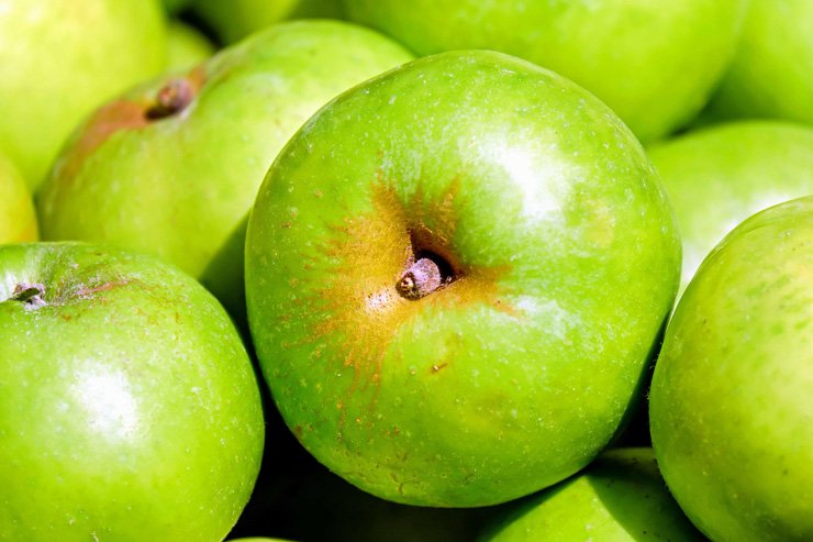 fruit fruits food health healthy vitamin vitamins apple apples diet detox