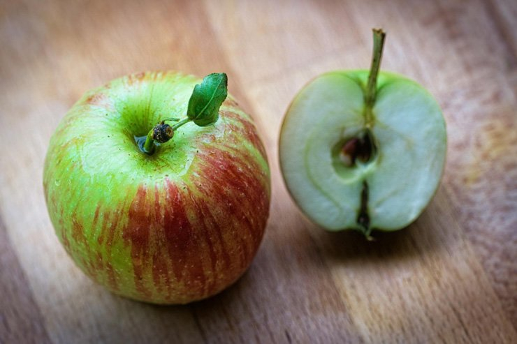 fruit fruits food health healthy vitamin vitamins apple apples wood wooden