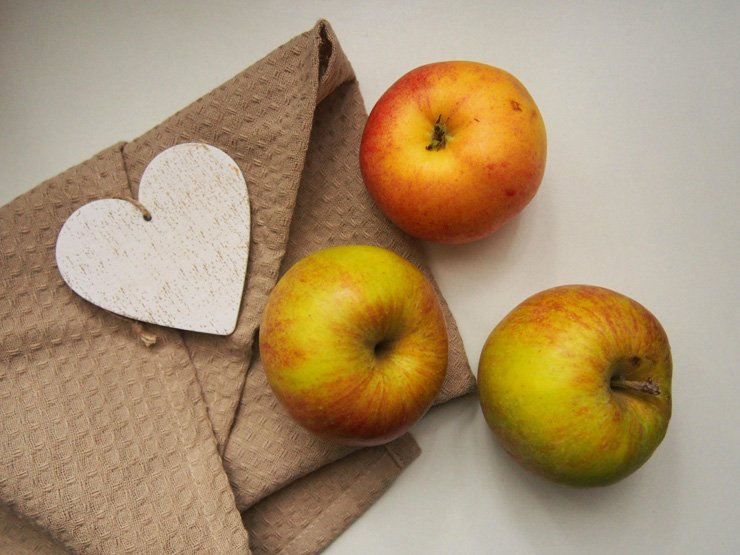 fruit fruits food health healthy vitamin vitamins apple napkin apples love heart