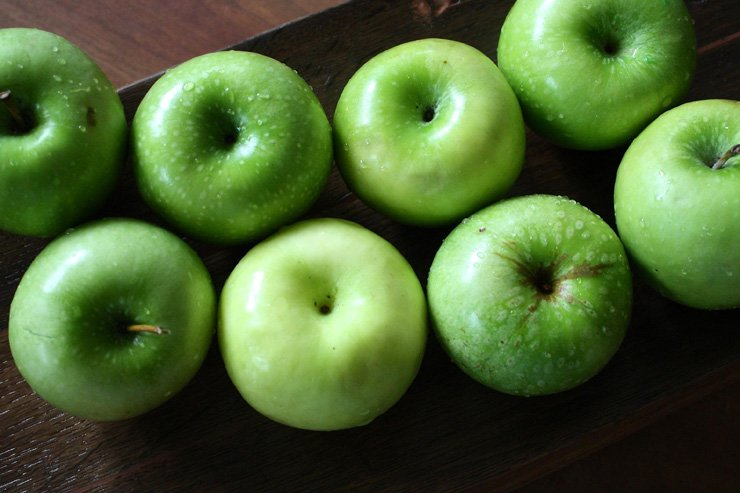 fruit fruits food health healthy vitamin vitamins apples apple wood wooden dish plate
