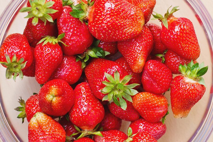 fruit fruits food health healthy vitamin vitamins glass bowl strawberry