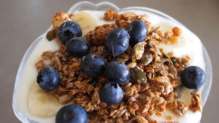 fruit fruits food healthy health diet blueberry granola oat yogurt bowl snack