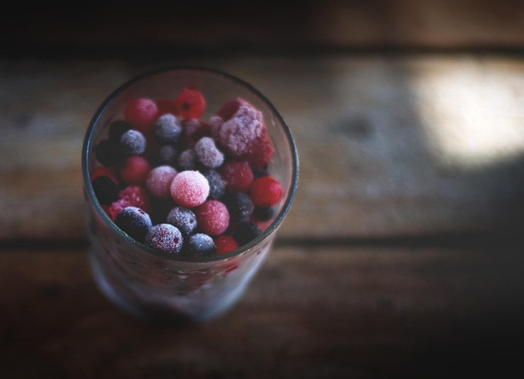 fruit fruits food healthy health diet frozen berries blueberry raspbarry cup wood wooden