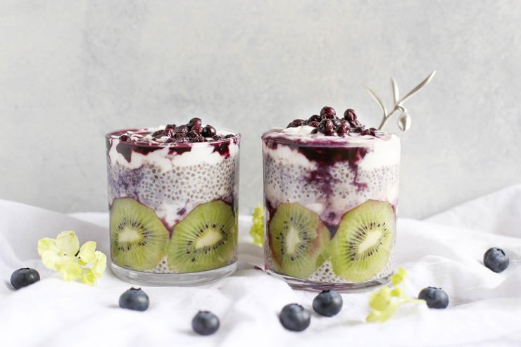 fruit fruits food healthy health diet snack breakfast chia seed seeds berry blueberry kiwi yogurt