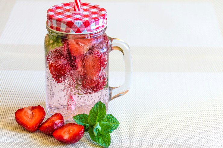 fruit fruits food healthy health diet strawberry detox water juice mint cup