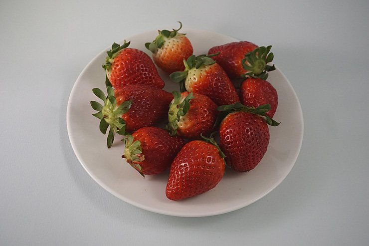 fruit fruits food healthy health diet strawberry plate dish