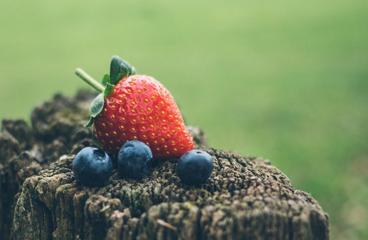 fruit fruits food healthy health strawberry berry blueberry branch wood