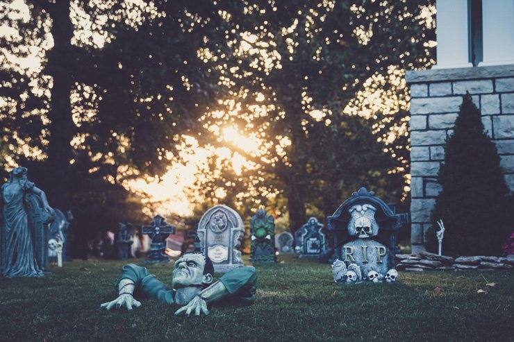 halloween spooky scary trick treat decoration decorations ghost graveyard tomb stone zombie