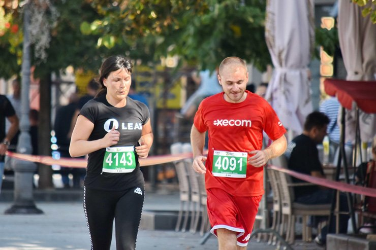 sport sports health running run jogging workout training healthy couple marathon race racing