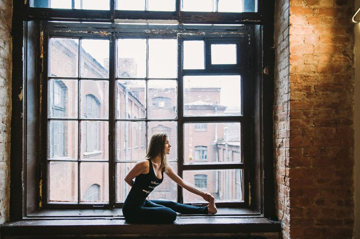window house windows yoga stretch strestching workout exerise woman relax meditation meditate