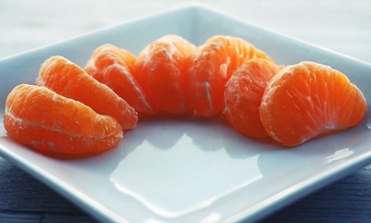 
									Peeled Tangerine on Plate